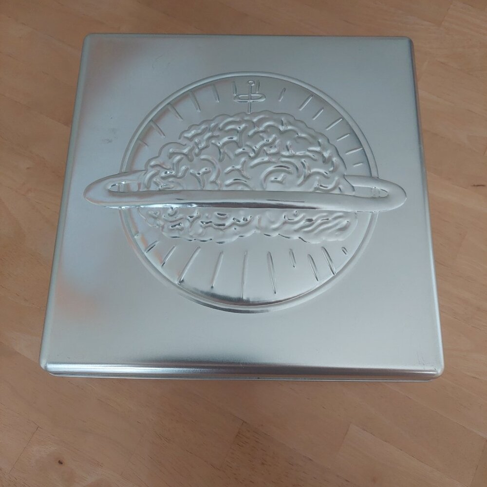 Cranium PRIMO EDITION- Silver Embossed Metal Box Set Board Game- Family Game